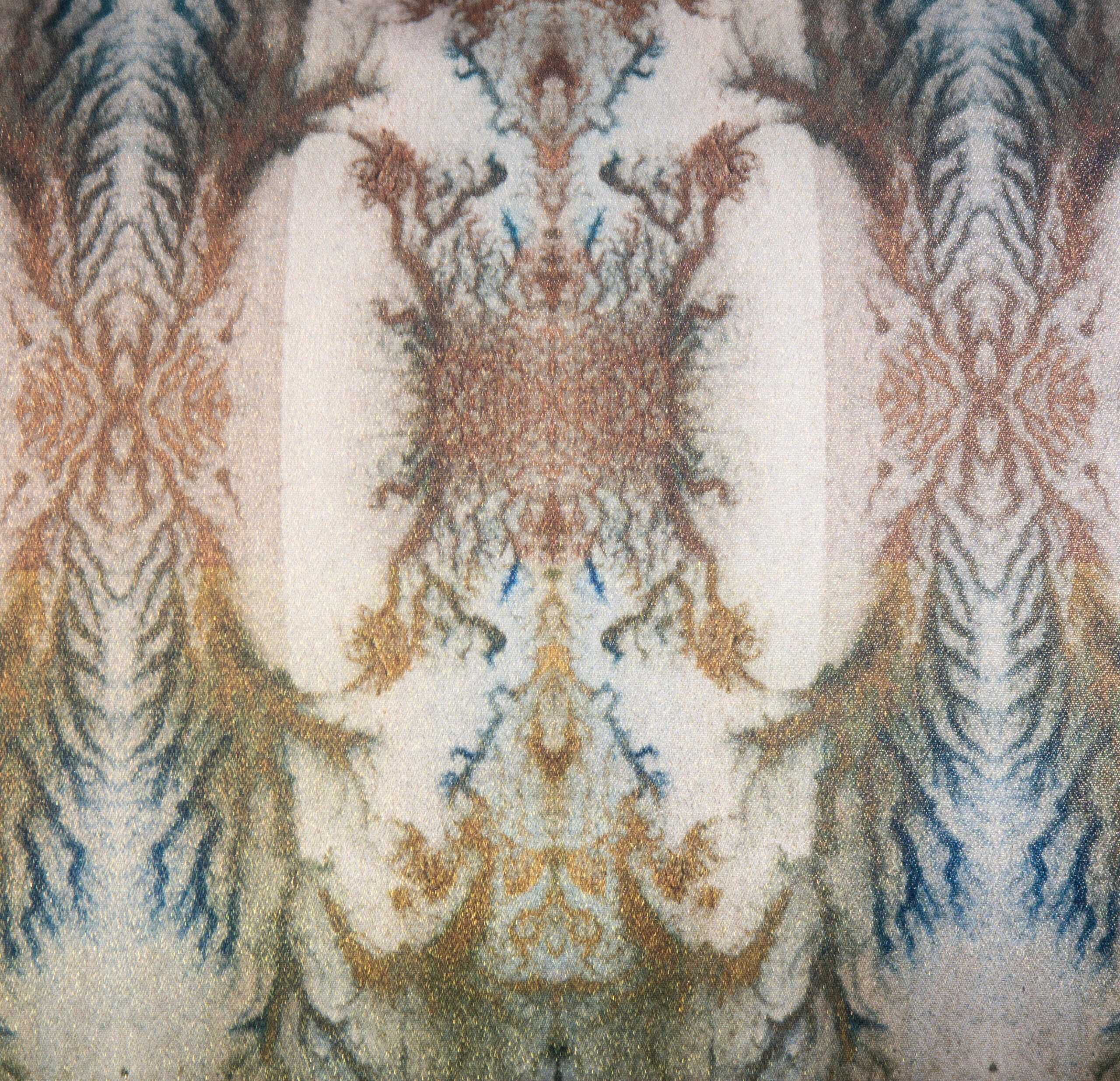 Kussen WC16 | Gold Lurex Fabric by Chantal Keizer